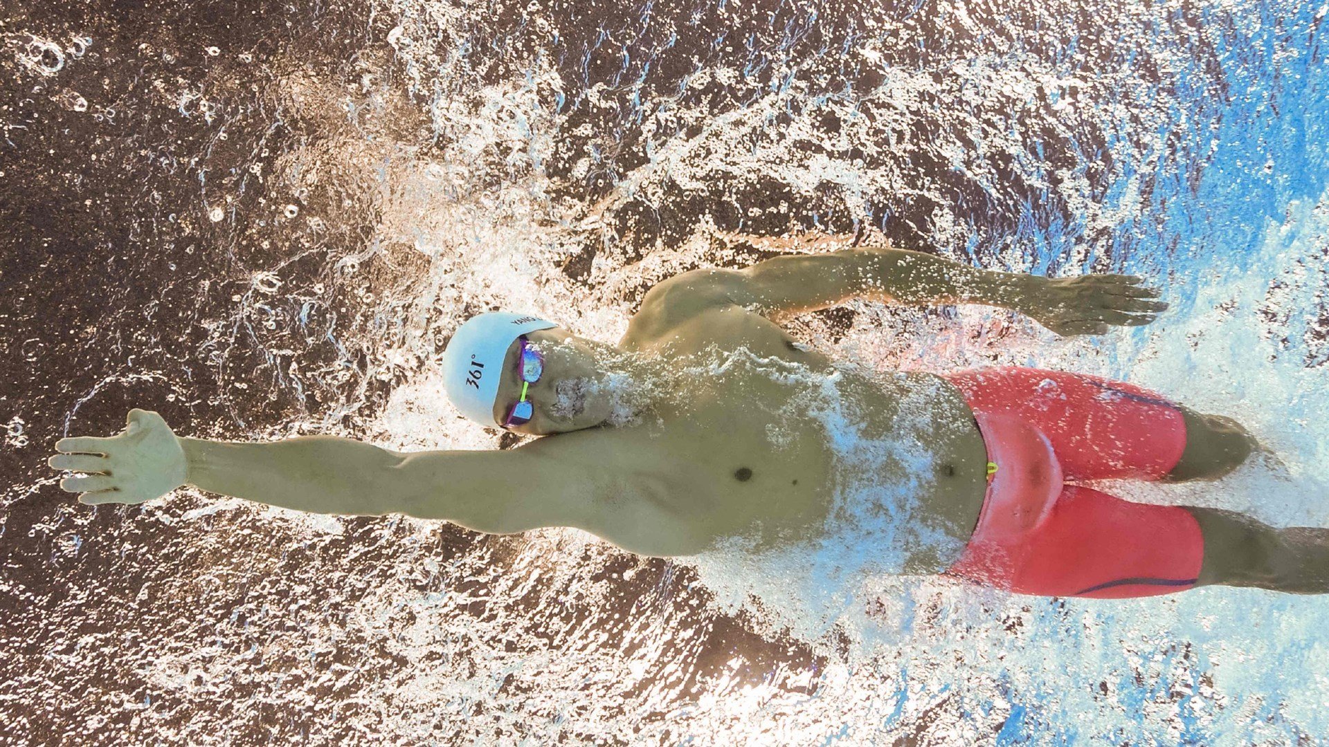 “缆绳滑水：东桃花岛赛场呈现全新水上运动魅力”